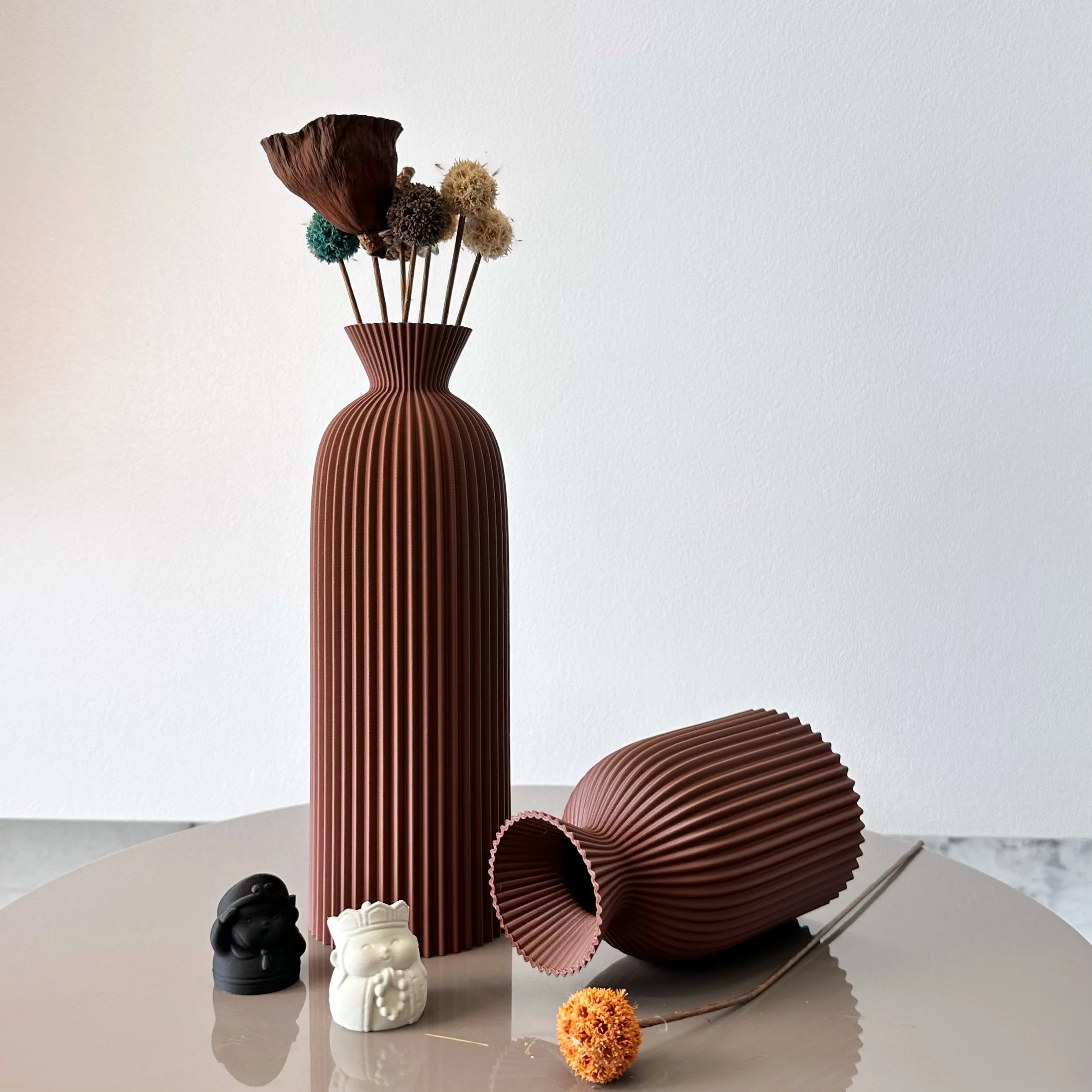 2-Piece Wavy Pattern Decorative Vase Set
