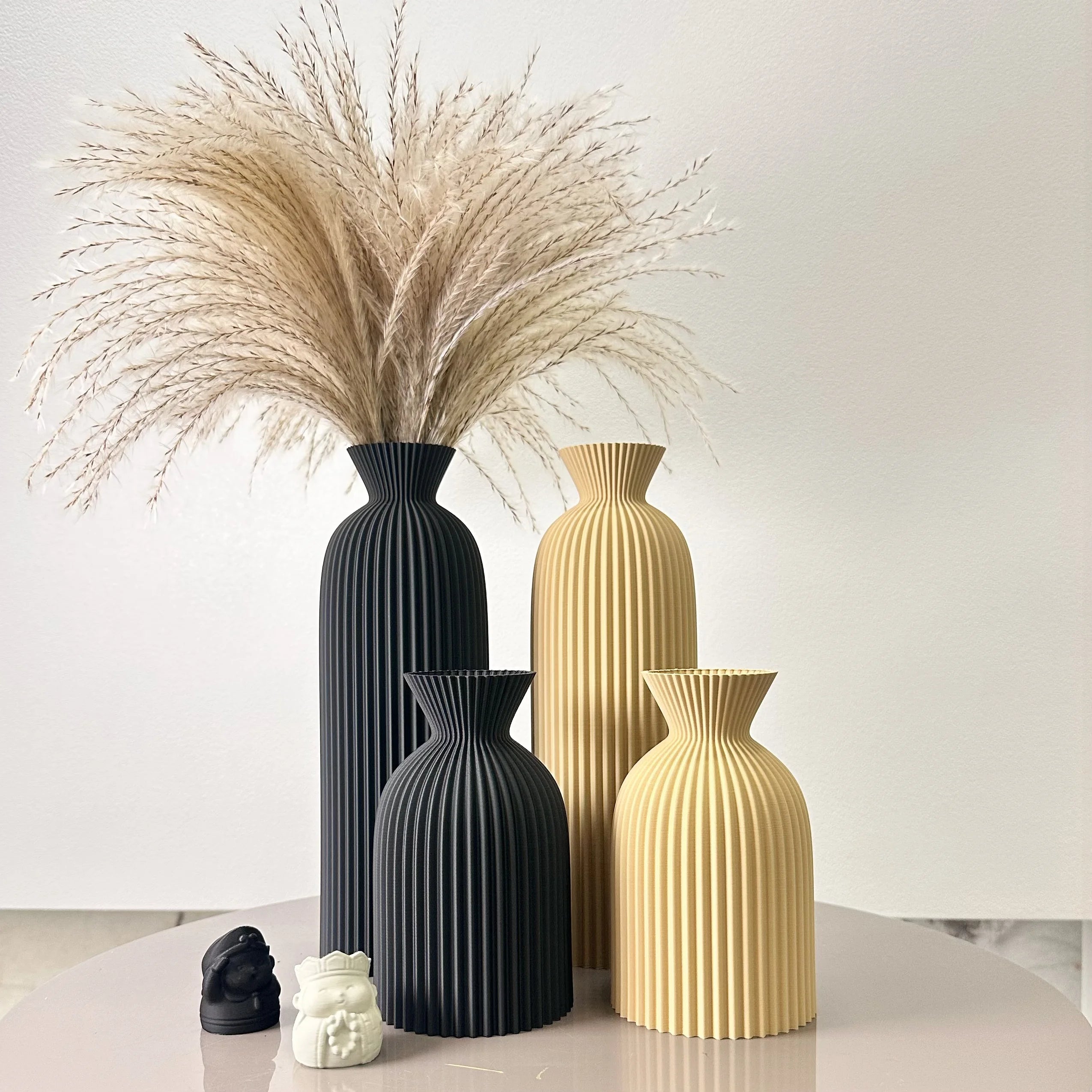 2-Piece Wavy Pattern Decorative Vase Set
