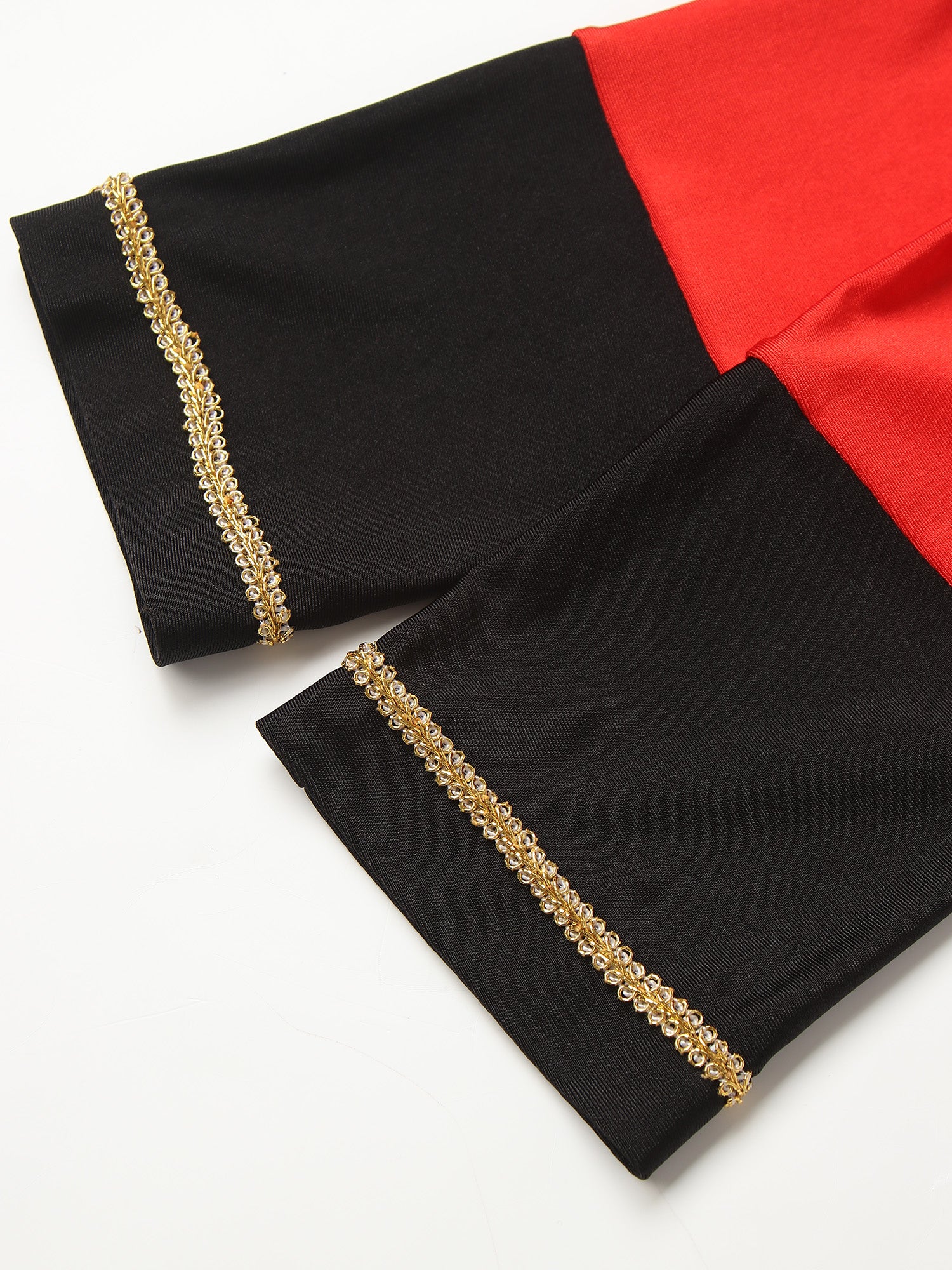 A stylish women’s circus ringmaster costume, perfect for Halloween, carnival, or themed parties.