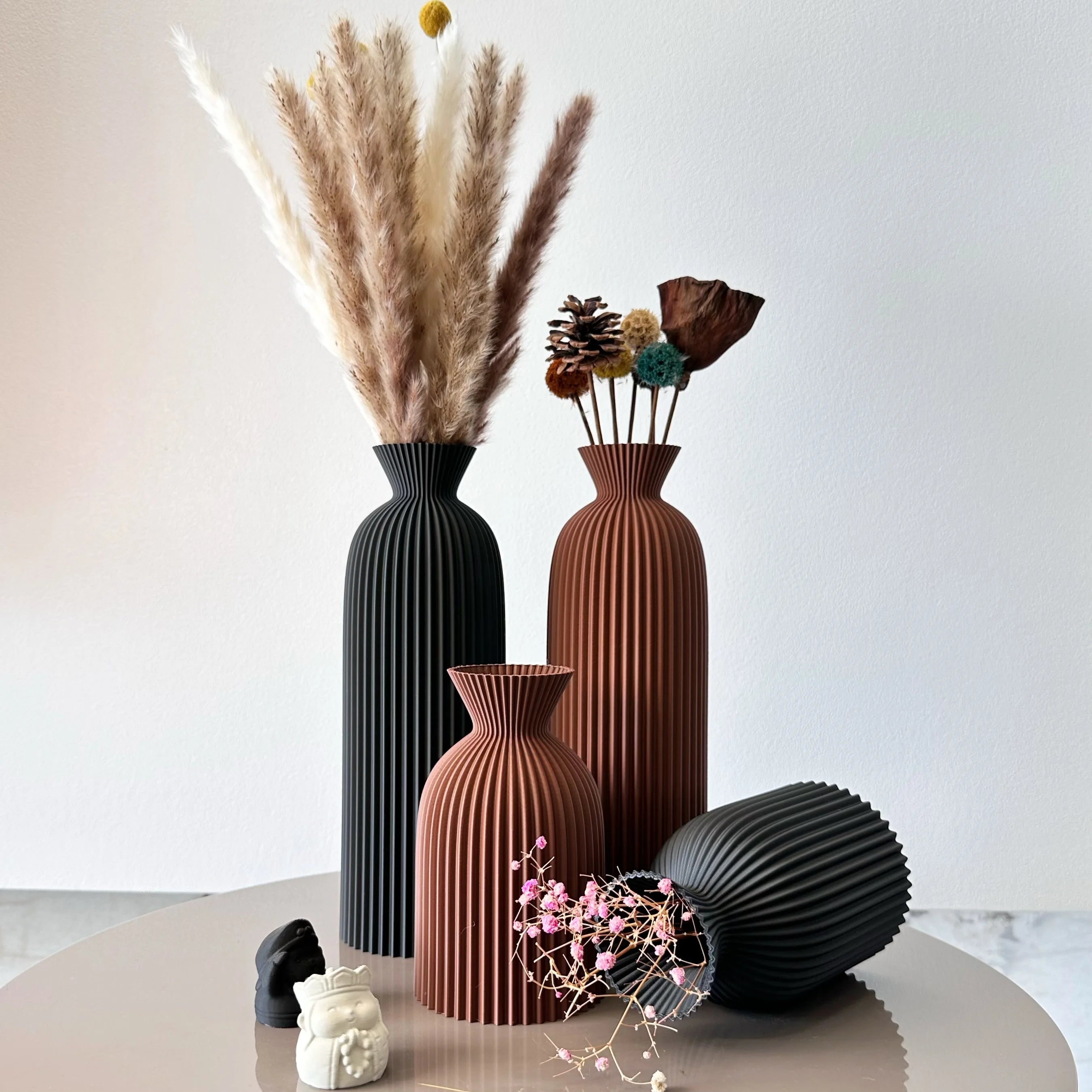2-Piece Wavy Pattern Decorative Vase Set