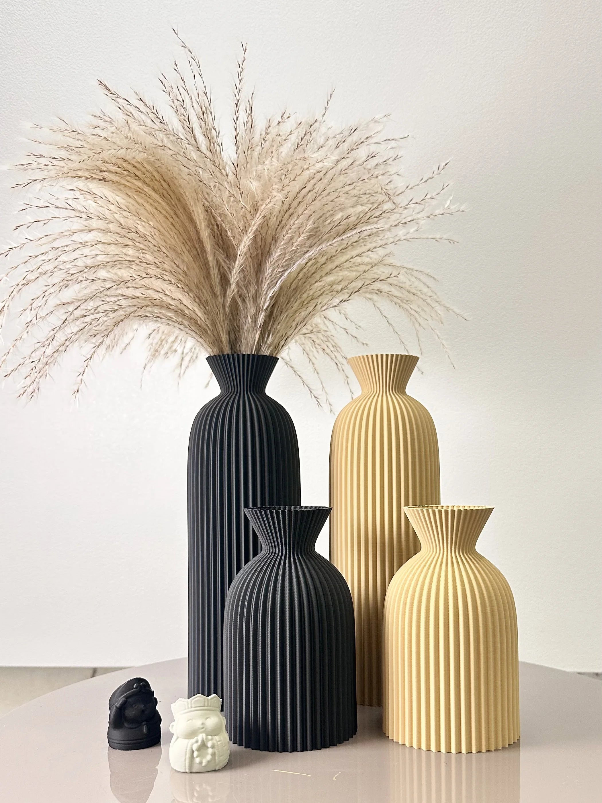 2-Piece Wavy Pattern Decorative Vase Set